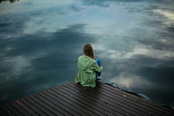 Do Lonely People See the World Differently? Brain Scans Suggest They Might